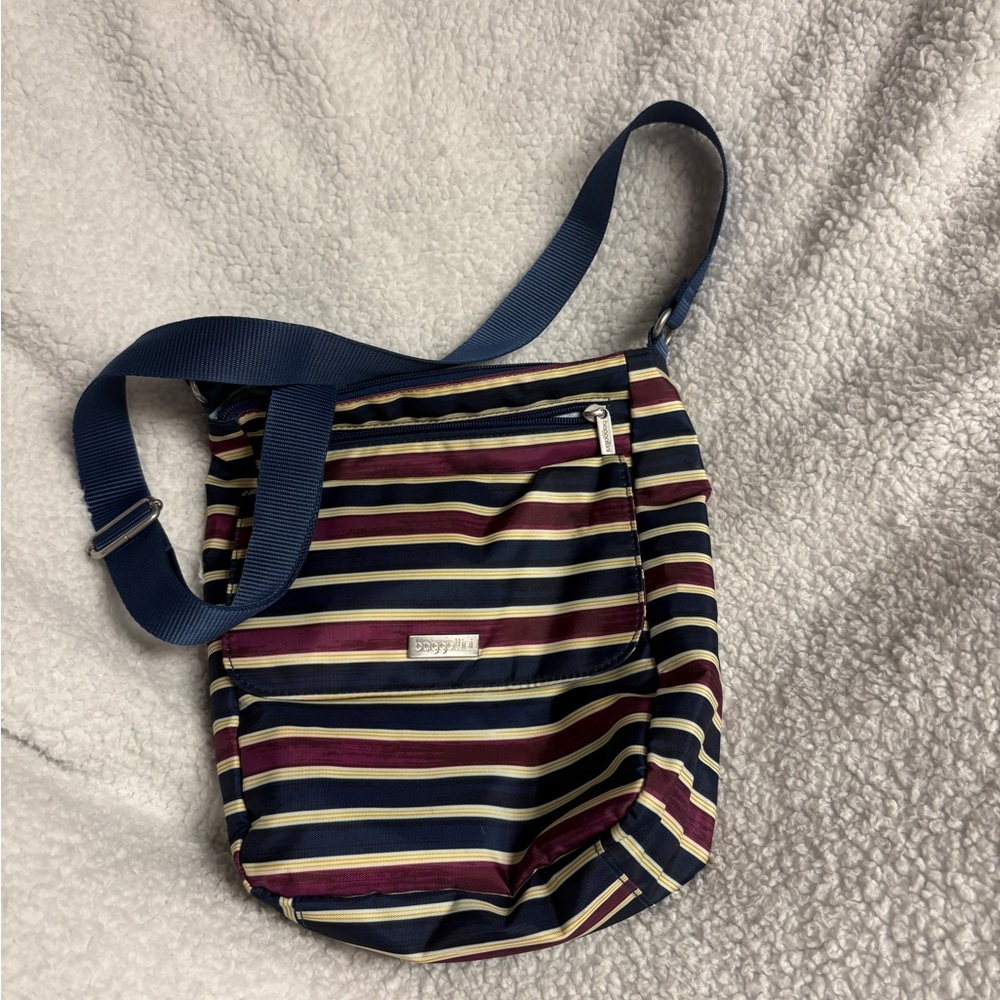 Baggallini striped multi pocket cross body bag purse
